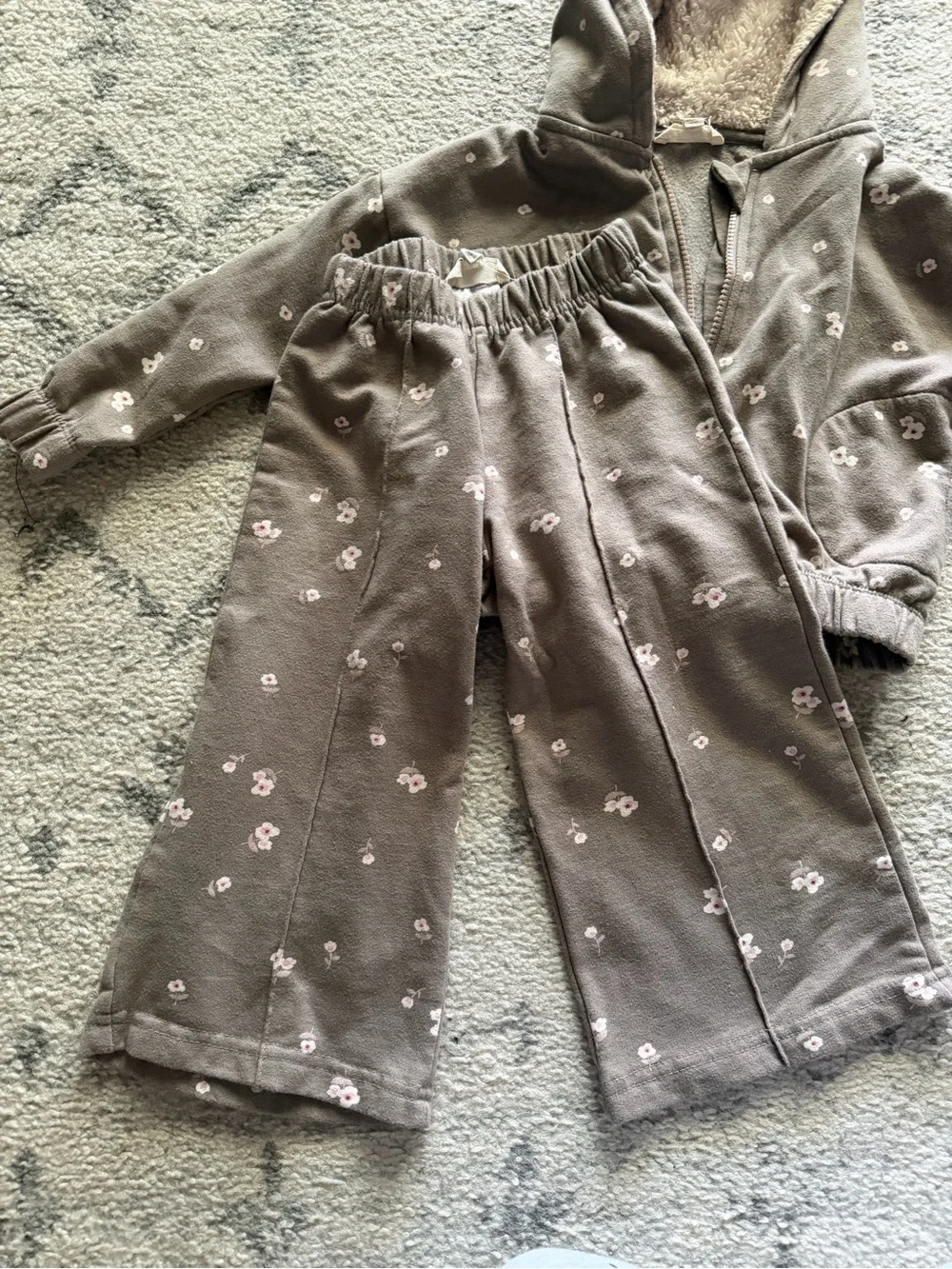 Jessica Simpson Taupe Floral Hooded Set